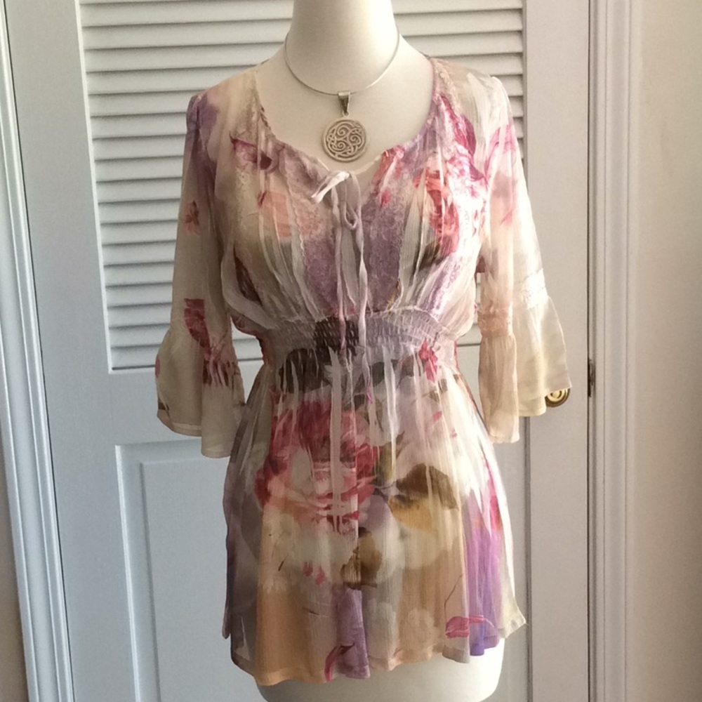 🎉🎉HP🎉🎉Sienna Rose Sheer Floral Top Petite Sm